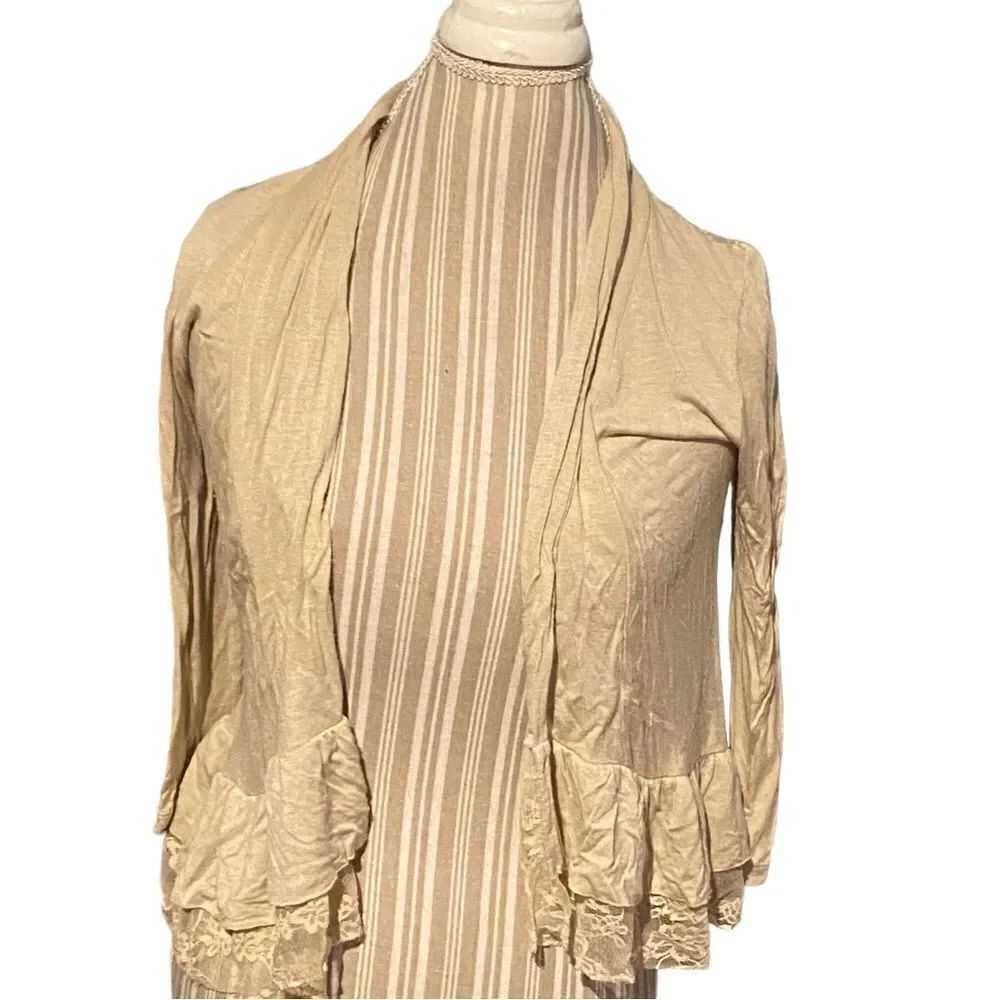 Rue 21 size small cardigan lace buck see pics excellent condition